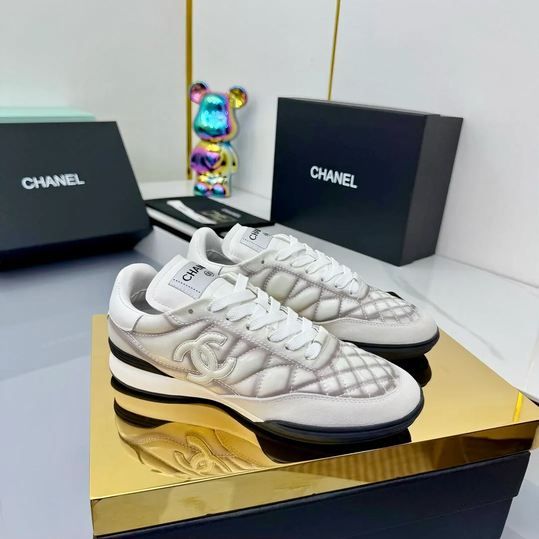 👟👟Ex-factory price 640👟👟 Top version Chanel Chanel - 2025 counter top casual sports shoes This sneaker is a classic design; the upper is electro-embroidered with a variety of techniques; the outsole is fashionable and sporty; it is unusual to incorporate a variety of color matching elements... The diversified mix and match is very beautiful and versatile, and can be used for leisure, fashion, sports and outdoor... ꫛꫀꪝ Go➫ Material: ❶The upper is made of: original cowhide ❷The inner lining is made of: original imported sheepskin ❸The outsole is based on: original TPU combination outsole Full set of boutique packaging for women 35–41 👉